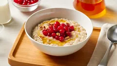 Puuro puolukalla ja pellavansiemenillä – täydellinen aamiainen sinulle, joka haluat syödä terveellisesti