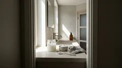 Sekoita kookosöljy ja ruokasooda – helppo vartalokuorinta kuivalle iholle