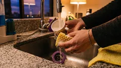 Mitä ei missään nimessä saa kaataa viemäriin: moni ei tiedä tätä perusasiaa