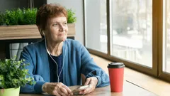 Älykkäät ja yksinäiset: miksi ihmiset kypsässä iässä supistavat sosiaalista piiriään