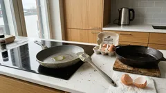 Tarttumaton paistinpannu ja pinnoite: PFOA, PTFE ja kuumuus – mitä on hyvä tietää