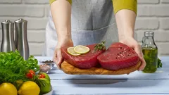 Miksi raakaa lihaa ei pidä koskaan huuhdella hanan alla – ja mitä tehdä sen sijaan