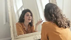 Miksi jotkut ihmiset puhuvat ääneen itsekseen psykologisesta näkökulmasta?