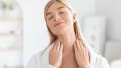 Luonnolliset keinot kiinteyttää kaulan ihoa ja päästä nopeasti eroon rypyistä