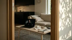 Kun kipu muuttuu identiteetiksi: mitä Louis Theroux’n dokumentti paljastaa kovasta puheesta