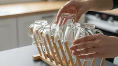 Miksi laseja ei kannata koskaan kuivata ylösalaisin pesun jälkeen – muista tämä