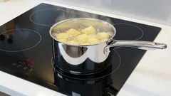 Älä kaada perunan keitinvettä pois – siitä voi olla sinulle vielä paljon hyötyä