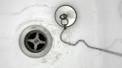 Mitä tehdä, jos kylpyhuoneessa tai keittiössä haisee viemäriltä?