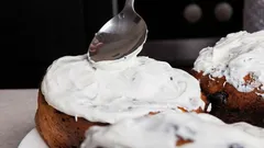 Mihin kondensoitua maitoa kannattaa sekoittaa saadaksesi 'jumalaisen' kakkukreemin: ei todellakaan voihin