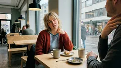 Kuinka erottaa aito peilaus lasketusta? Pienet kehonkielen merkit arjessa ja treffeillä