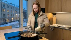 Miksi pannulihapullat jäävät helposti kuiviksi? Pieni kypsyysniksi ja samettinen valkosipulikastike