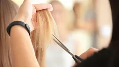 Stylistin mukaan tämä ihanteellinen naisten kampaus sopii aivan jokaiselle naiselle