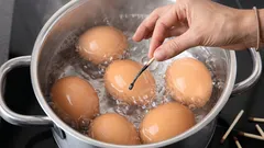 Miksi jotkut emännät heittävät tulitikun kananmunakattilaan: niksi, jonka tulos yllättää