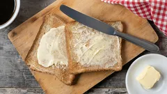 Kuinka paljon voita suositellaan syötäväksi päivässä? Annoskoko yllättää