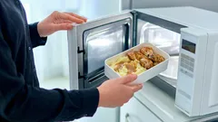 Mitä ei missään nimessä saa lämmittää mikroaaltouunissa