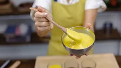 Mitä lemon curd on ja miten valmistat sen neljästä ainesosasta?