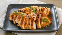 Miten muuttaa kuivahtanut kananrinta mehukkaaksi ruoaksi: yksinkertaiset keittiövinkit