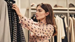 10 asiaa, joita aidosti elegantit naiset eivät koskaan käytä – vaikka ne olisivat kuinka trendikkäitä