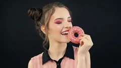 Tärkeimmät syyt, miksi tekee jatkuvasti mieli makeaa