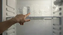 Miksi jääkaappiin muodostuu jäätä? Miten sen voi estää ilman turhaa sulattamista?