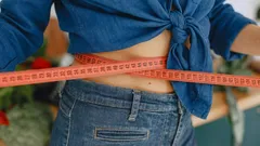 Miten päästä eroon vyötärön ylimääräisestä rasvasta: yksinkertainen 10 minuutin treeni