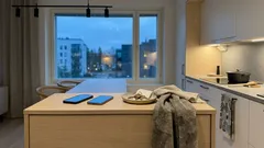 Miksi moniajo voi olla tapa paeta hiljaisuutta – ja miten se alkaa näkyä parisuhteessa