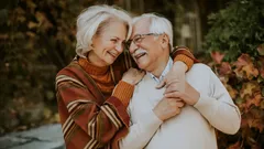 Näin yksinäisyys kuormittaa kehoa – ja miksi muutama läheinen suojaa terveyttä