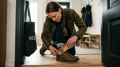 Miksi kolikko laitetaan kengänpohjallisen alle? Feng shui -rituaalin idea ja arjen vaurausmuistutus