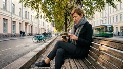 Kun joku on lämmin mutta etäinen: usein kyse on itsesuojelusta, ei sitoutumiskammosta