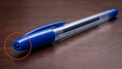 Mitä varten kynän korkissa on reikä?