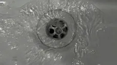 Keittiön viemärien puhdistus ilman kemiallisia cocktaileja: 3 turvallista menetelmää rasvatukosten poistoon