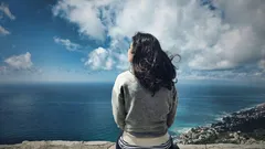 Psykologit nimesivät 3 merkkiä siitä, että voit hyvin ollessasi yksin