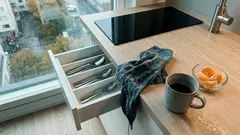 Pakonomainen kiire ei ole vain kiirettä – näin se alkaa näkyä parisuhteessa