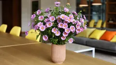 Kestävät maljakossa kaksi viikkoa: mitkä kukat kannattaa valita lahjaksi perheelle ja läheisille