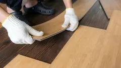 Tämä ei ole laminaattia eikä laattaa, vaan jotain parempaa: lattiapäällyste, joka sopii täydellisesti kotiisi