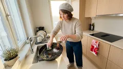 Älä heitä kahvinporoja bioon: sekoita karkeaan suolaan – mutta älä käytä seosta näille pinnoille