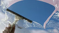 Milloin ikkunat kannattaa pestä, jotta raitoja ei synny?