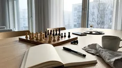 Miksi “ei-päätös” vaikuttaa enemmän kuin huomaat? Pieni oivallus, joka voi kääntää arjen suunnan