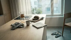 Miksi heräät eläkkeellä yhä työaikaan? Näin rakennat rauhallisen aamurutiinin