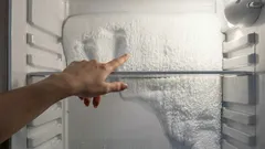 Näin estät jään kertymisen jääkaappiin – yksinkertaiset vinkit arkeen