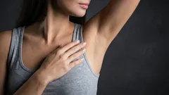 Epämiellyttävä hikoilun haju kainaloissa: syyt ja miten päästä siitä eroon