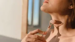 Kaulan juonteet kuriin kotona näillä helpoilla hoitorutiineilla