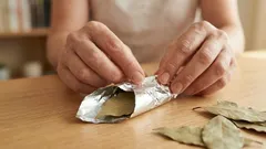 Miksi laakerinlehti kääritään folioon ja pidetään lompakossa feng shuissa