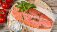 Parempi kuin kaupasta ostettu: näin marinoit punaisen kalan, jotta se tulee herkulliseksi.