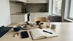 Miksi moni etääntyy aikuisena omasta perheestään – usein kyse on vanhasta roolista, ei kylmyydestä