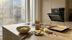 Sekoita kulhossa ja uuniin: mehevä kovrizhka-tyylinen omenalevykakku ilman munaa ja maitoa