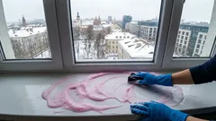 Kolmen ainesosan seos, joka kirkastaa valkoiset muoviset ikkunalaudat täydellisesti