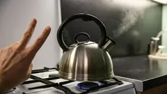 Onko veden keittäminen kahdesti todella vaarallista? Mitä tieteellinen näyttö sanoo?