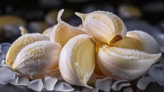 Miksi jotkut kotikokit pakastavat valkosipulinkynsiä: Muista tämä keittiövinkki