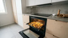 Uuniperunat rapeiksi ilman pannua – kokin pienet niksit, joilla kuori ruskistuu